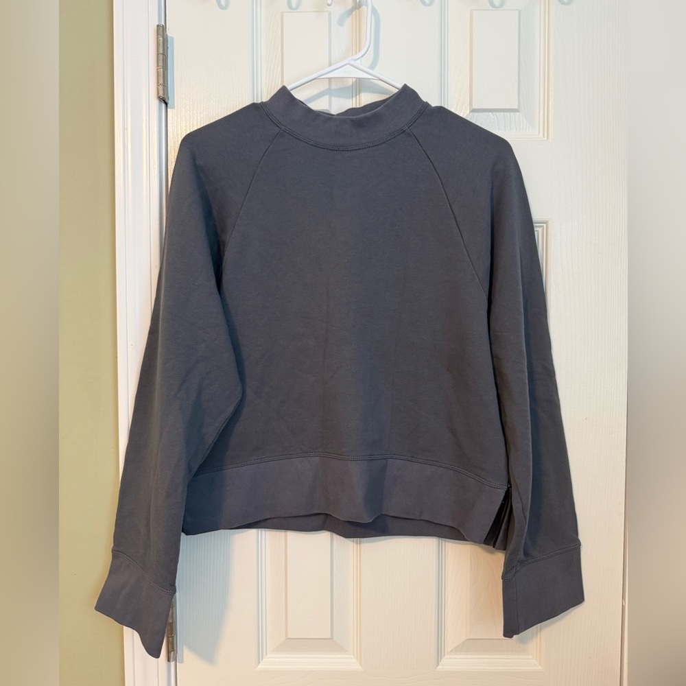 On Running Women’s Crewneck Sweater